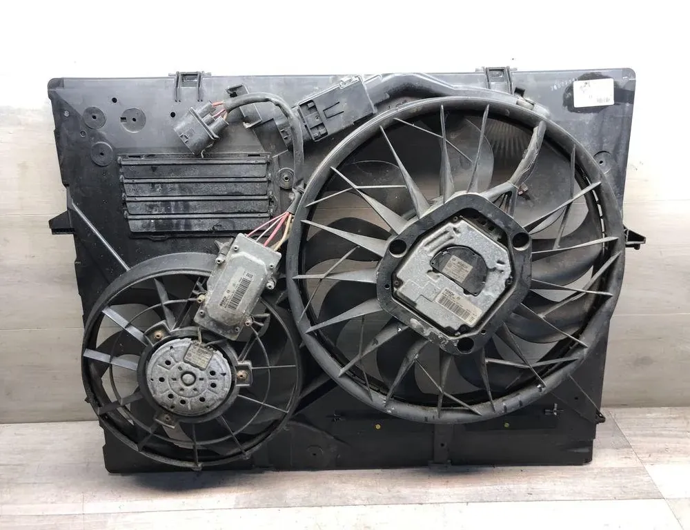 VOLKSWAGEN Touareg 1 generation (2002-2010) Moottorin jäähdytystuulettimen jäähdytin 130706809 34991185