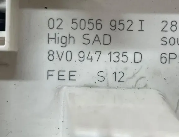 AUDI A3 8V (2012-2020) Muut ohjausyksiköt 8V0947135D,0250569521 34996695