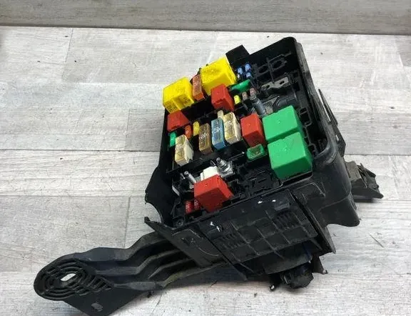 PEUGEOT 208 Peugeot 208 (2012-2015) Sulakekaappi 453078402 34996504