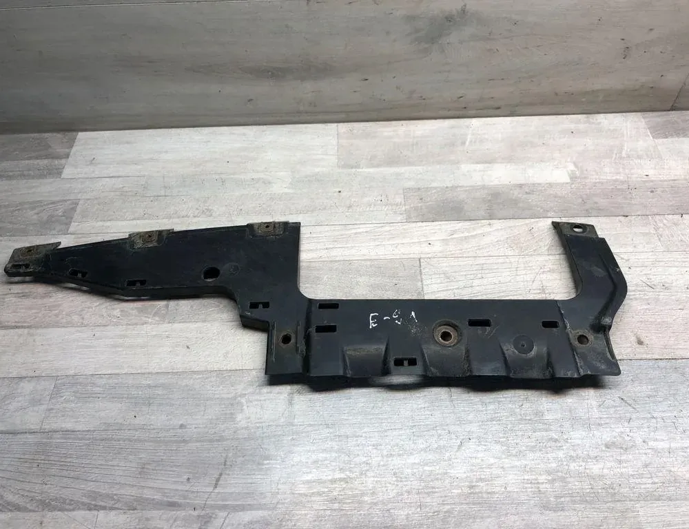 BMW 3 Series E90/E91/E92/E93 (2004-2013) Takapuskurin diffuusori 7163847,7275841,E9DE91 34996401