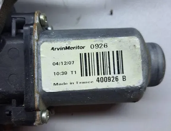 NISSAN Note 1 generation (2005-2014) Oikean etuoven ikkunansäädin 34973802