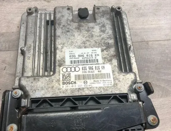 AUDI A4 B8/8K (2011-2016) Moottorin ohjausyksikkö ECU 03G906016KN,1039S17254,0281013293 34996435
