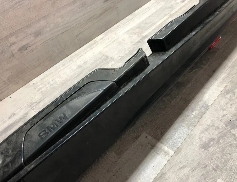 BMW 1 Series E81/E82/E87/E88 (2004-2013) Oikean puolen muovinen sivuhelman kansi 7162354 34995596