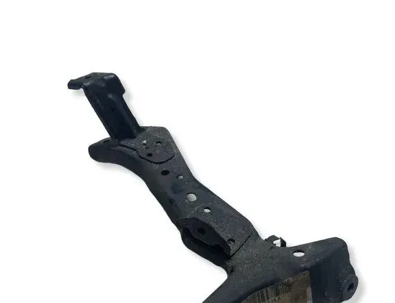 AUDI A3 8V (2012-2020) Oikean etulokasuojan pidike 20211027,8V0821135A 34996532