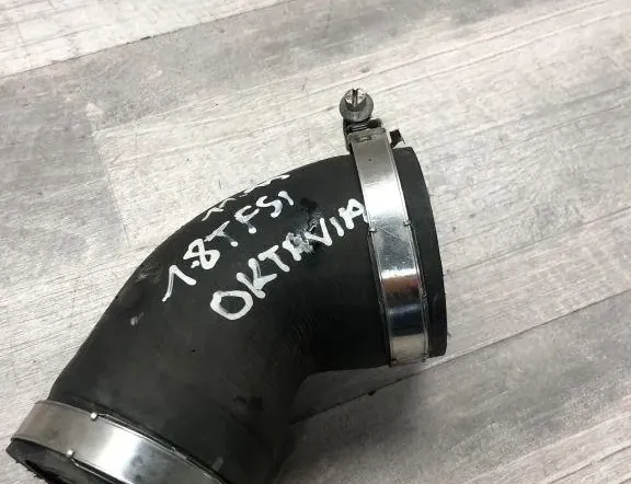 SKODA Octavia 2 generation (2004-2013) Välijäähdyttimen letku 1K0145838AG,1K0145838M 34997326