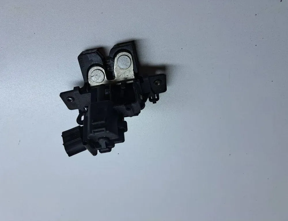 TOYOTA Yaris 3 generation (2010-2019) Takaluukun takaluukun lukko 34994181