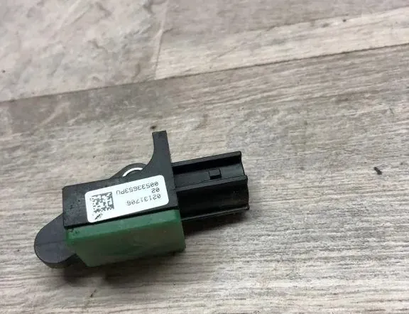 VOLKSWAGEN Tiguan 1 generation (2007-2017) Oikea takaiskutunnistin 5N0959351B 34995142