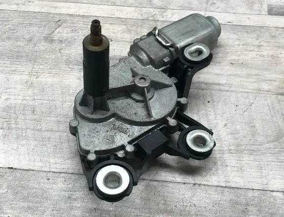 SKODA Yeti 1 generation (2009-2018) Takaluukun lasinpyyhkijän moottori 121011JJB01213,5J7955711B 34973588