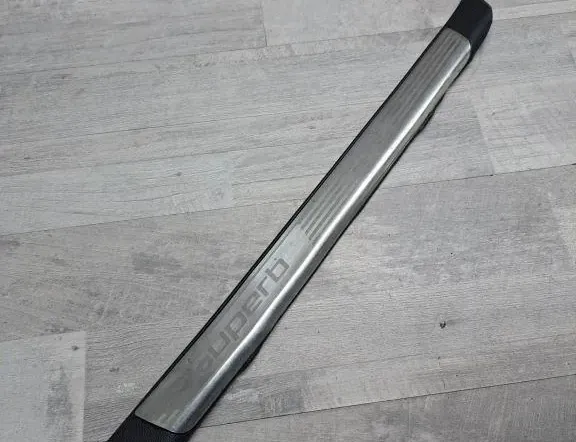 SKODA Superb 2 generation (2008-2015) Oikea etukynnysverhoilu 3T0853492 34991152