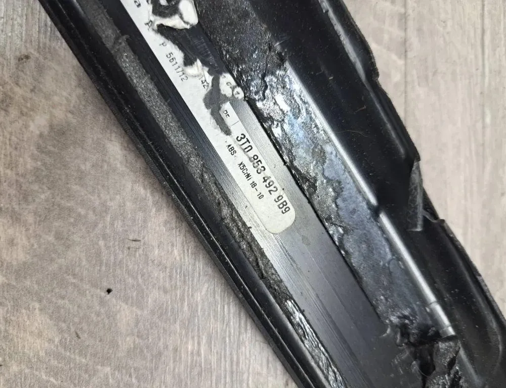 SKODA Superb 2 generation (2008-2015) Oikea etukynnysverhoilu 3T0853492 34991152