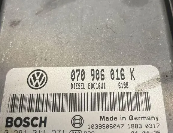 VOLKSWAGEN Transporter T5 (2003-2015) Moottorin ohjausyksikkö ECU 0281011271,070906016K,1039S06047 34995767