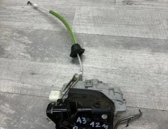 AUDI A3 8V (2012-2020) Oikean takaoven lukko 4F0839016,A046465 34972993