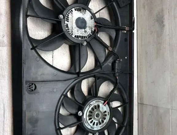 VOLKSWAGEN Golf Plus 2 generation (2009-2014) Moottorin jäähdytystuulettimen jäähdytin 1K0121207BB 34993728