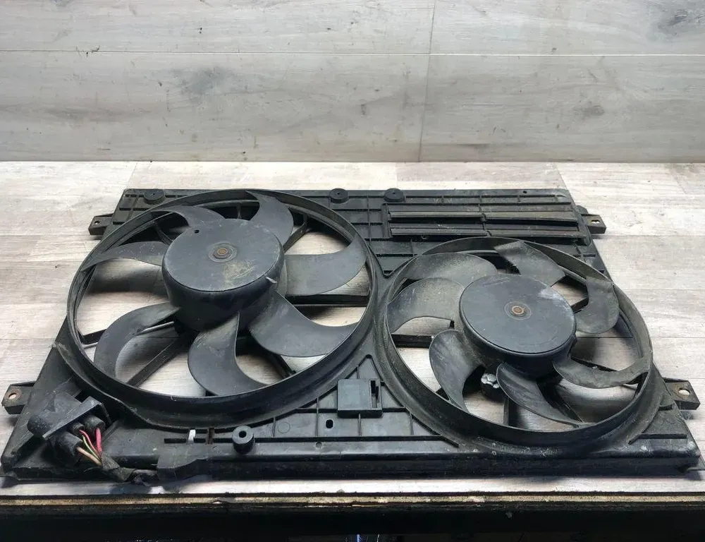 VOLKSWAGEN Passat B6 (2005-2010) Moottorin jäähdytystuulettimen jäähdytin 1K0121205J 34993346