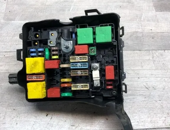 PEUGEOT 208 Peugeot 208 (2012-2015) Sulakekaappi 453078402 34996504