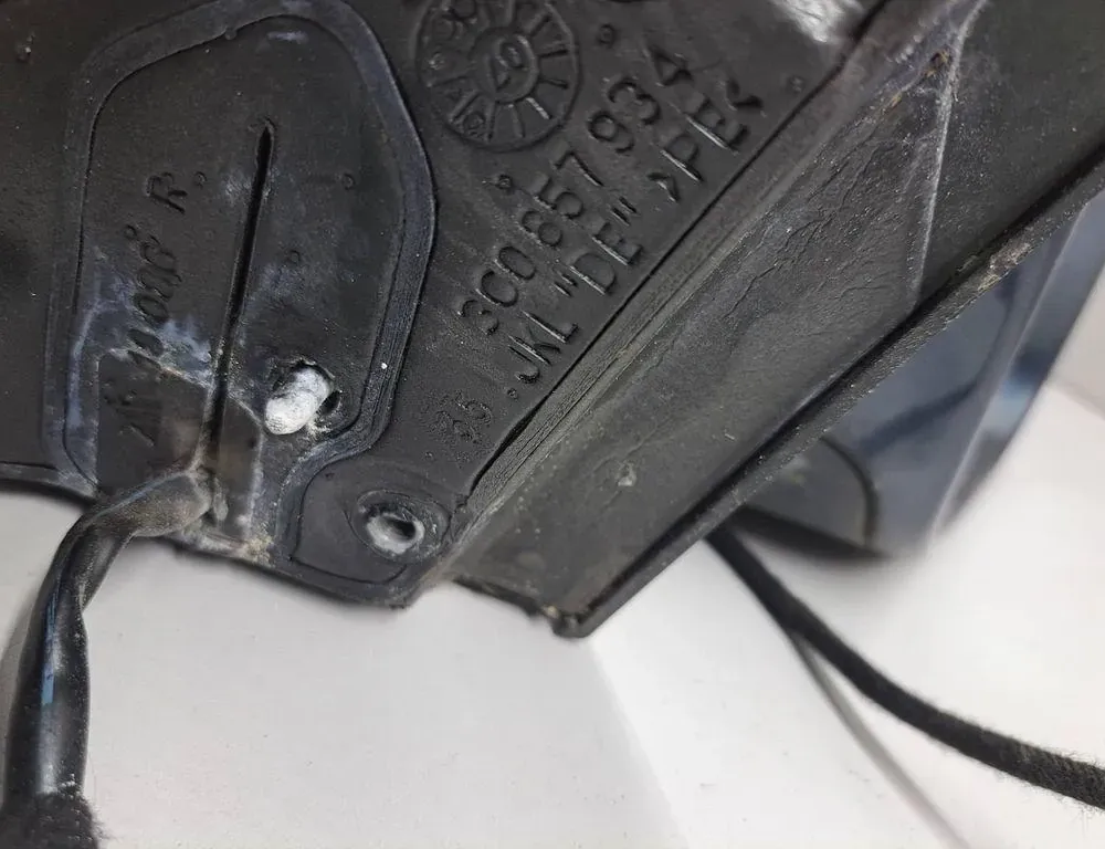 VOLKSWAGEN Passat B6 (2005-2010) Oikean puolen siipipeili 3C0857934 34997348