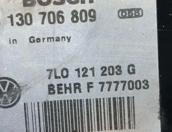 VOLKSWAGEN Touareg 1 generation (2002-2010) Moottorin jäähdytystuulettimen jäähdytin 130706809 34991185