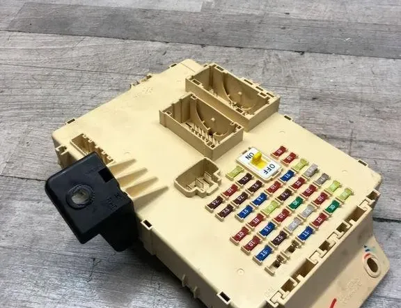 HYUNDAI i40 VF (1 generation) (2011-2020) Sulakekaappi 1316415081 34990073