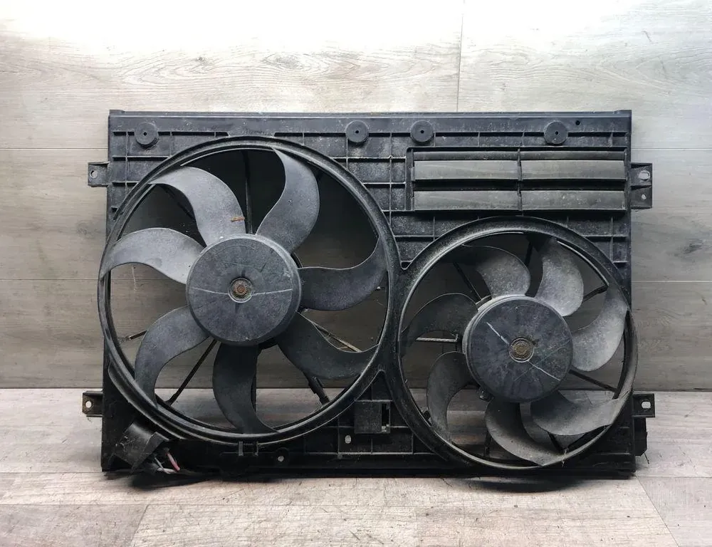 VOLKSWAGEN Passat B7 (2010-2015) Moottorin jäähdytystuulettimen jäähdytin 1K0121205AD 34982191