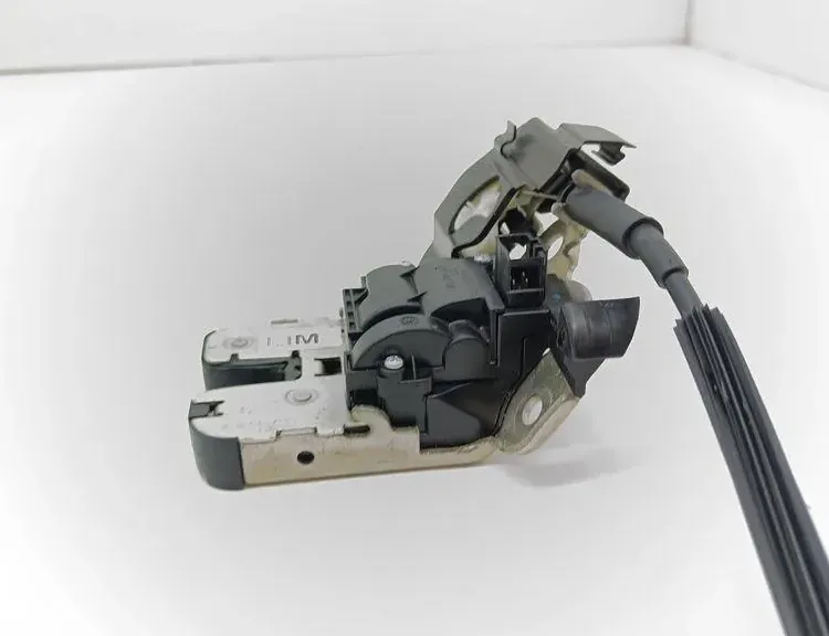 AUDI A6 C6/4F (2004-2011) Takaluukun takaluukun lukko 4H0827505 33404788