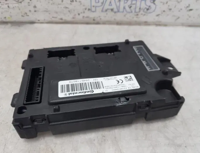 RENAULT Clio 4 generation (2012-2020) Moottorin ohjausyksikkö ECU 7701209427,8200604932,231A08869R,231A04433R,E0160400,237103353R,237104736R,284B11867R,A2C86184600,237103352R,BCMT4,8200589080,141130323,V2950684A,04161,A0234B24414H,487004399R 27753127