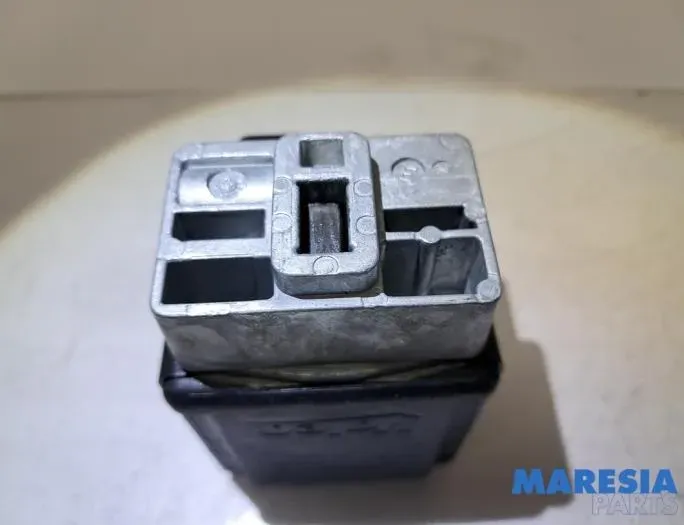 RENAULT Scenic 3 generation (2009-2015) Moottorin ohjausyksikkö ECU 7701209427,8200604932,237100745R,E0160400,A2C53284891,251503211R,251506978R,237100235R,284B12041R,S180098201,285978580R,S180078106 32828882