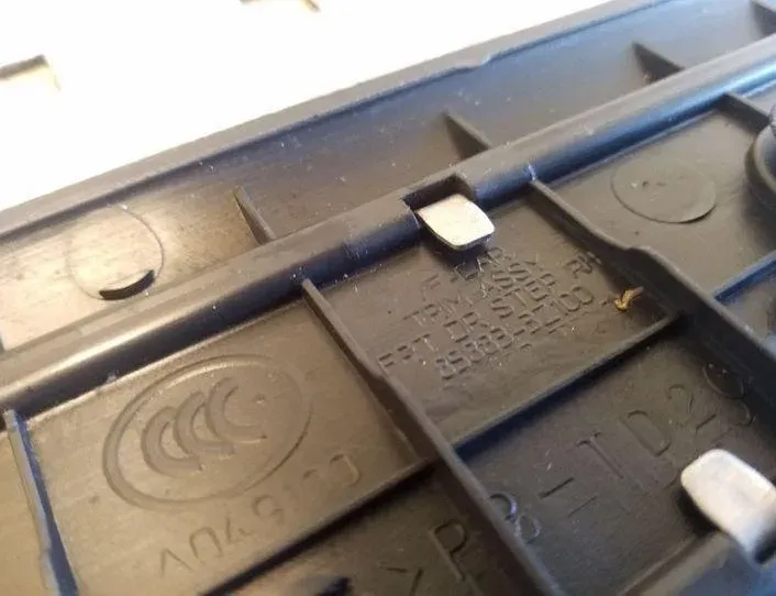 HYUNDAI i40 VF (1 generation) (2011-2020) Oikea etukynnysverhoilu 858833Z100 26124946