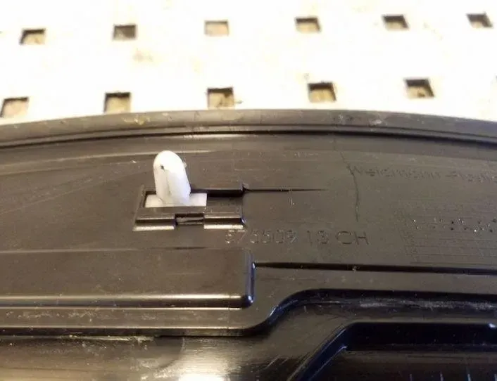 BMW 5 Series F10/F11 (2009-2017) Oikean takakynnyksen verhoilu 57550913 26131761