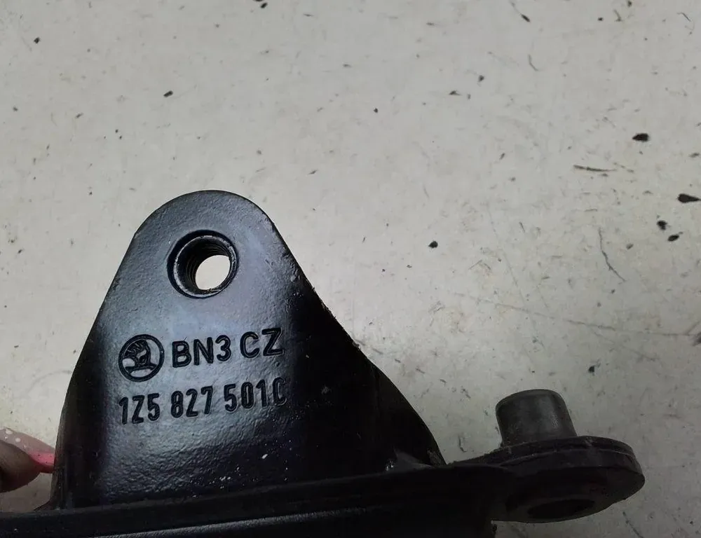 SKODA Octavia 1 generation (1996-2010) Takaluukun takaluukun lukko 1Z5827501C,BN3CZ,Z5827501 34189480