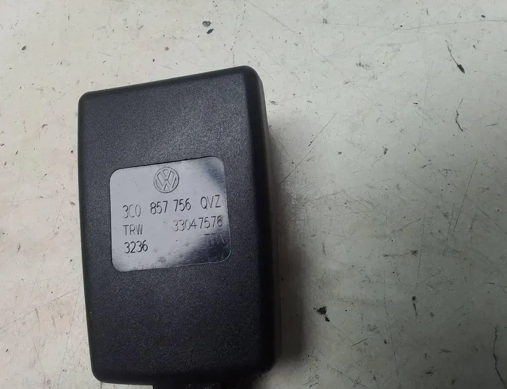 VOLKSWAGEN Passat B6 (2005-2010) Oikean etuistuimen solki 33047576,3C0857756 34186974