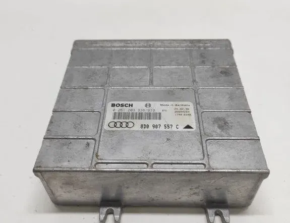 AUDI A4 B5/8D (1994-2001) Moottorin ohjausyksikkö ECU 0261203938939 32282624