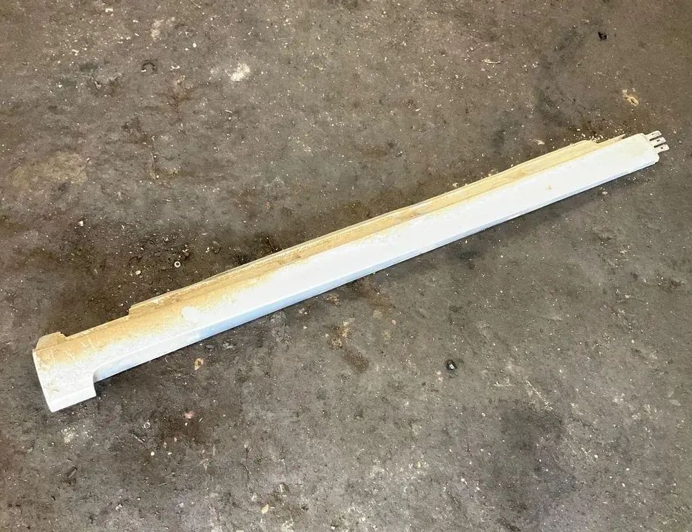 VOLKSWAGEN Passat B7 (2010-2015) Vasemman puolen muovinen sivuhelman kansi 33804541