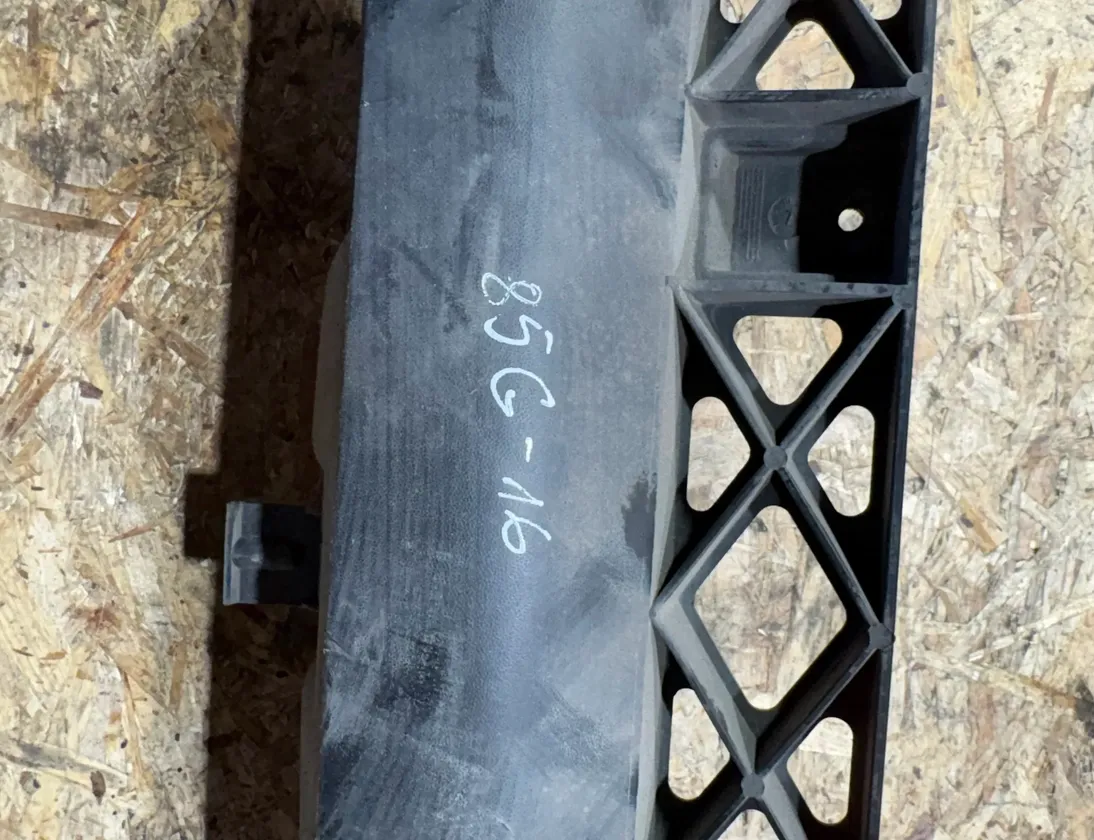 AUDI Q7 4L (2005-2015) Takapuskurin keskikiinnike 4L0807329 34855500