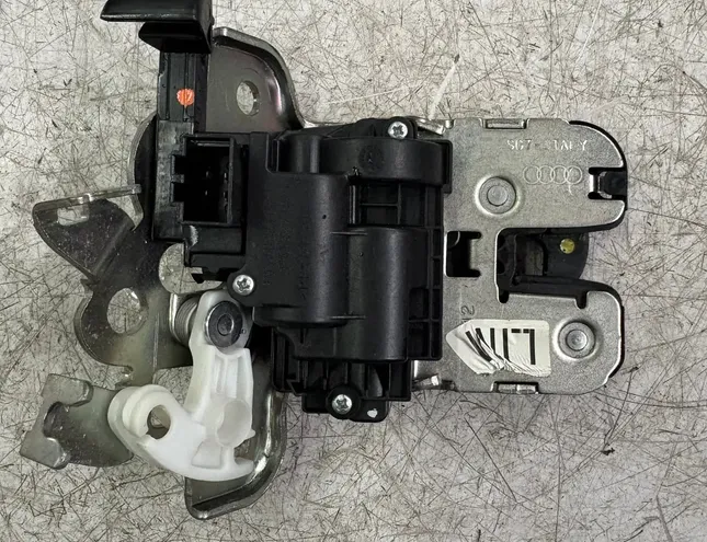 AUDI A8 D4/4H (2010-2018) Takaluukun takaluukun lukko 4H0827505 34484249