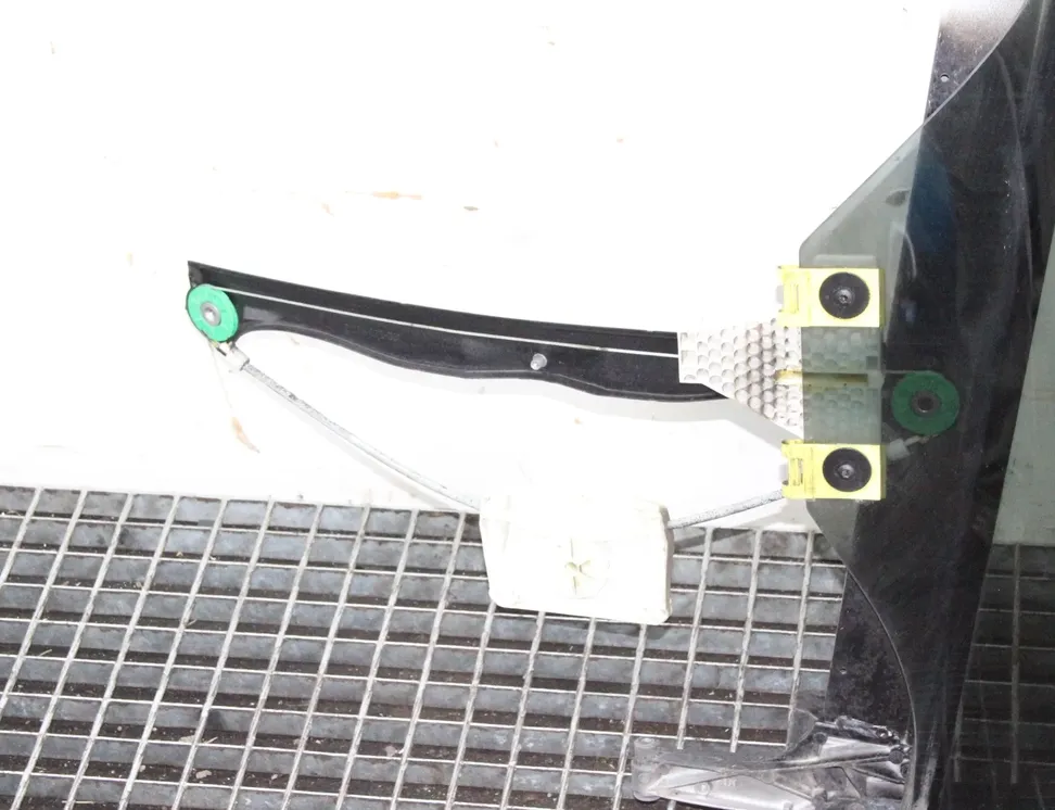 AUDI A3 8P (2003-2013) Oikean takaoven ikkunansäädin 8P4839462B 25845193