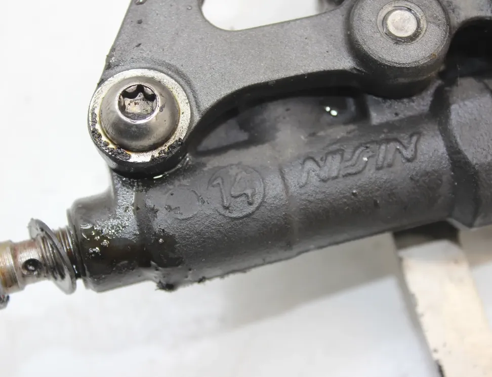 TRIUMPH SPEED Edessä vasemman puolen jalkatuen ripustin 2081766 33134981