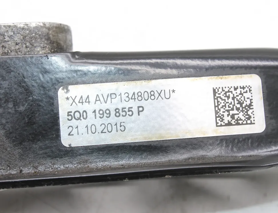 VOLKSWAGEN Passat B8 (2014-2023) Moottorin kiinnitys takana 5Q0199855P 35106969