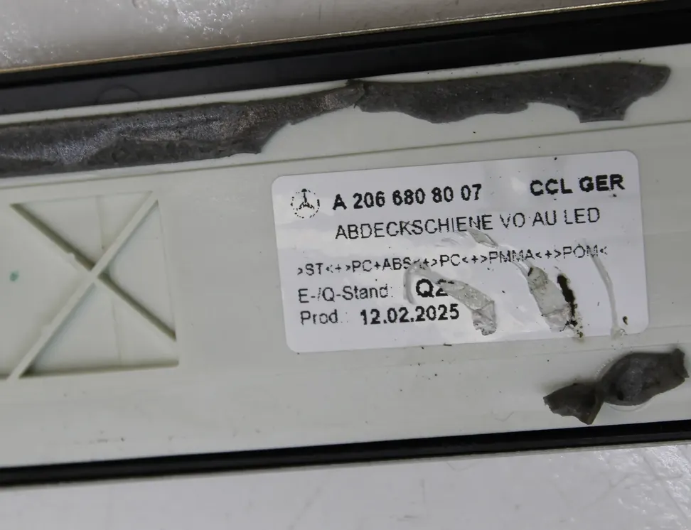 MERCEDES-BENZ Oikea etukynnysverhoilu A2066808007 34982688