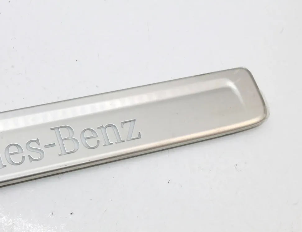 MERCEDES-BENZ Oikea etukynnysverhoilu A2066808007 34982688