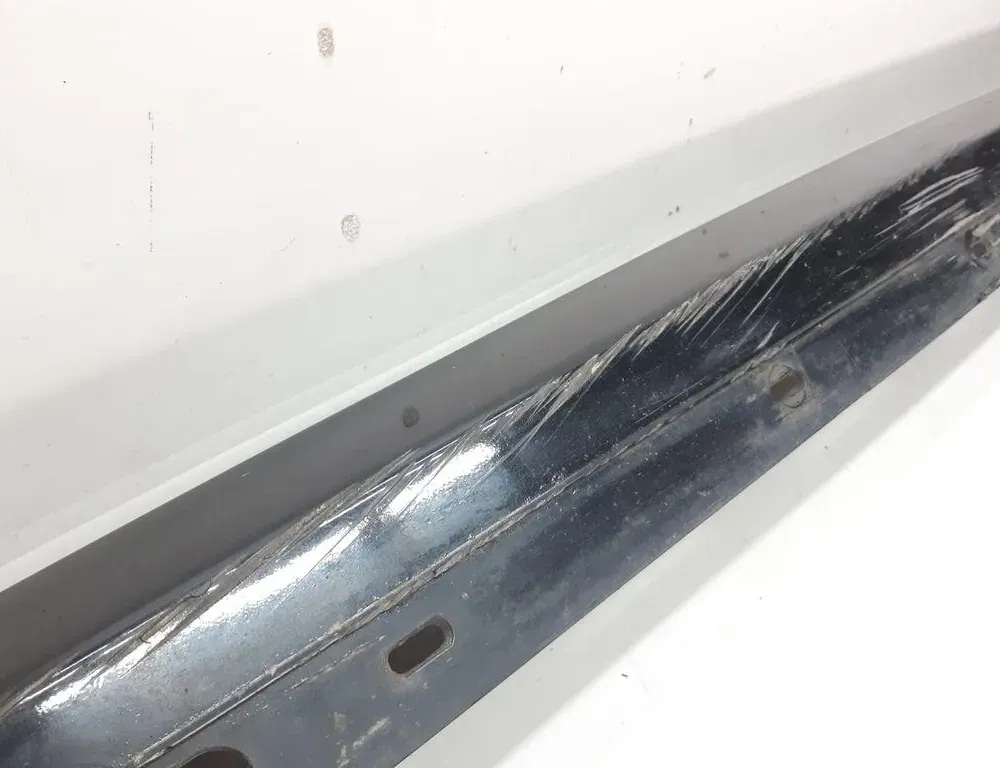 BMW 1 Series E81/E82/E87/E88 (2004-2013) Oikean puolen muovinen sivuhelman kansi 7184354 33674899