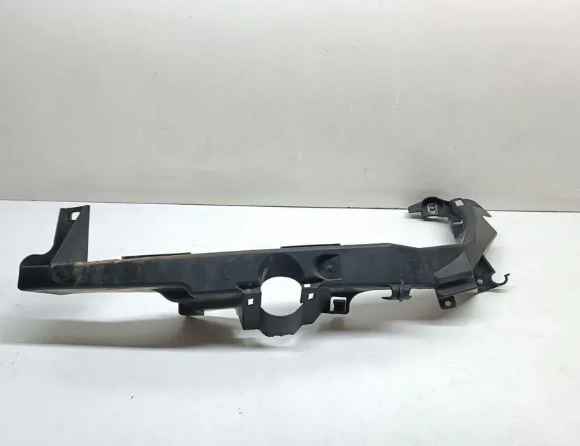 BMW 3 Series E90/E91/E92/E93 (2004-2013) Vasemman ajovalon kiinnike 7138401 33682800