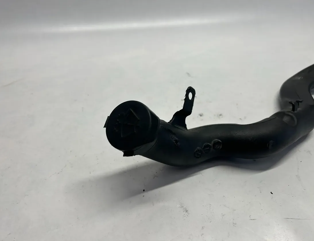 TESLA Model X 1 generation (2015-2024) Ikkunanpesunestesäiliön täyttöputki 105676800B,1056768-00-B 34996482