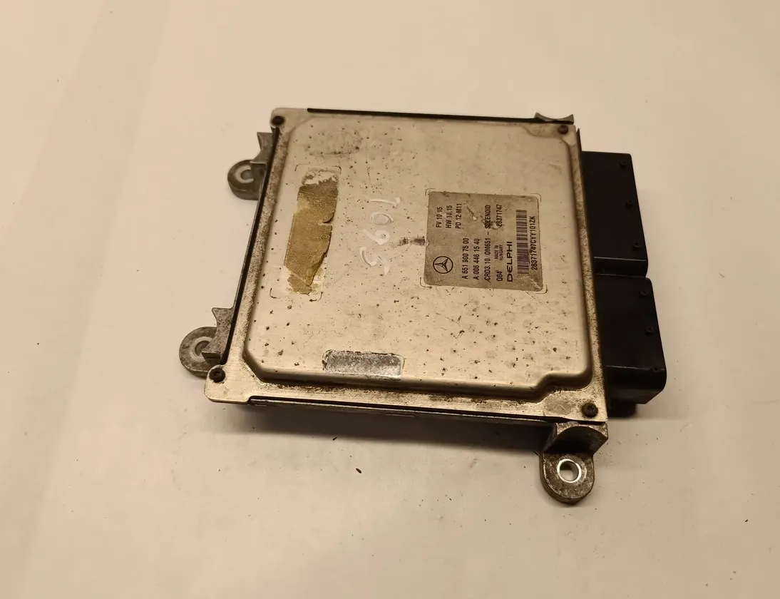 MERCEDES-BENZ C-Class W204/S204/C204 (2004-2015) Moottorin ohjausyksikkö ECU A0064461540,A6519007500 28800210
