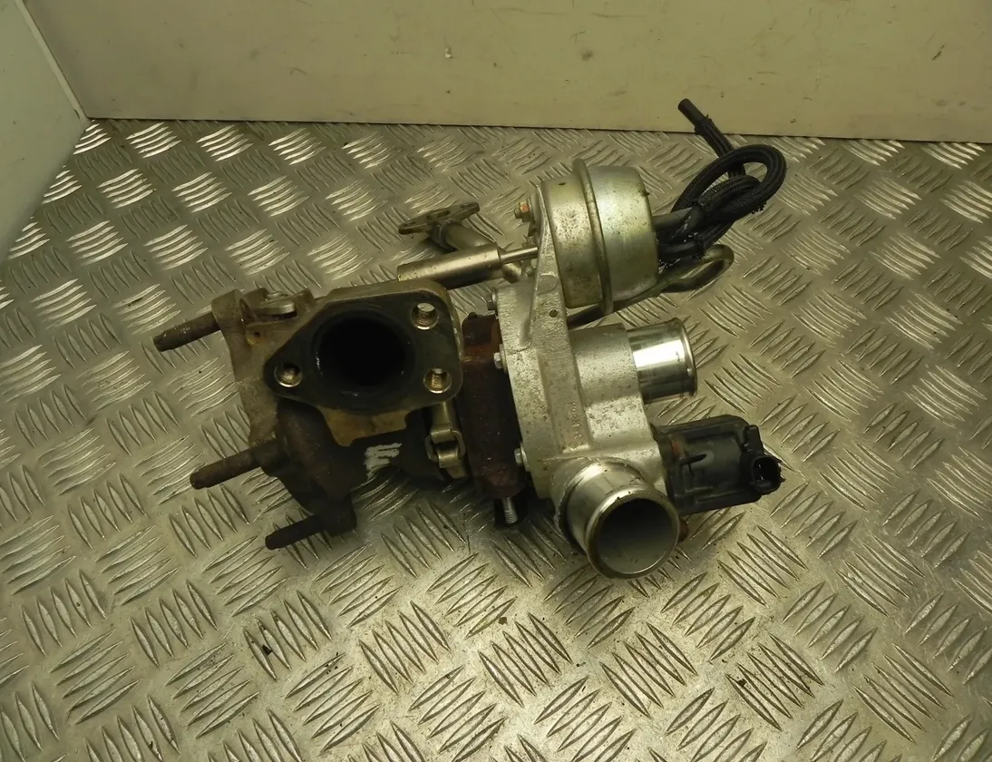 TOYOTA Auris 2 generation (2012-2015) Turboahdin 1720147011 23444774