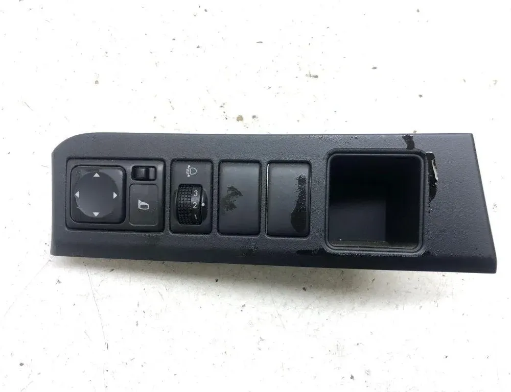 NISSAN Note 1 generation (2005-2014) Peilin säätökytkin 684859U100 30592717