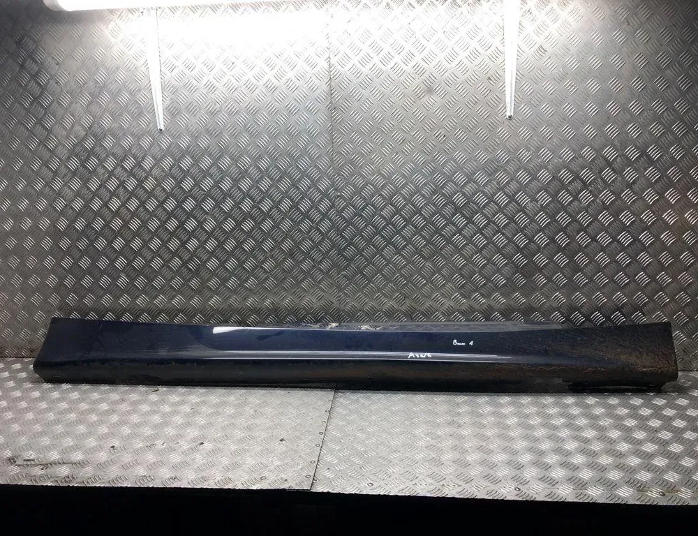 BMW 1 Series E81/E82/E87/E88 (2004-2013) Oikean puolen muovinen sivuhelman kansi 7147402 33818492