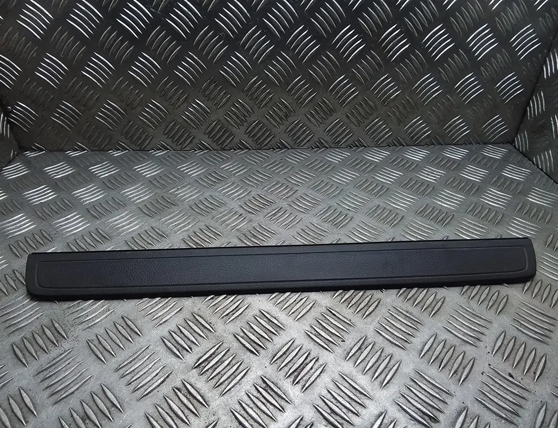 TOYOTA Verso 1 generation (2009-2015) Oikea etukynnysverhoilu 679110f010 26880465