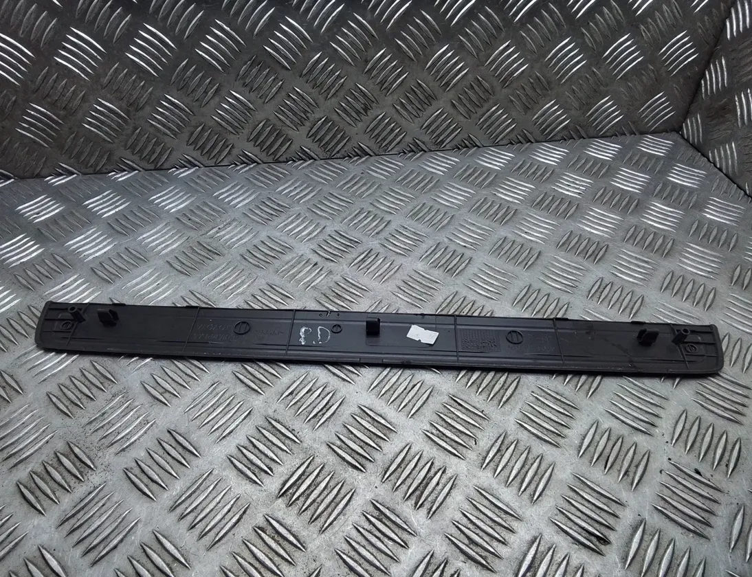 TOYOTA Verso 1 generation (2009-2015) Oikea etukynnysverhoilu 679110f010 26880465