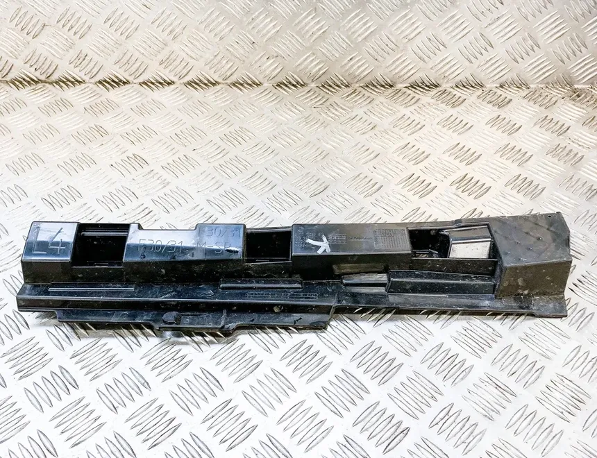 BMW 3 Series F30/F31 (2011-2020) Takana vasemman puolen sivuhelman pidike 7256919 10820531