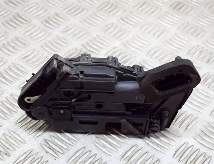 VOLKSWAGEN Golf 8 generation (2019-2023) Oikean takaoven lukko A046465,5TA839016K 21325551